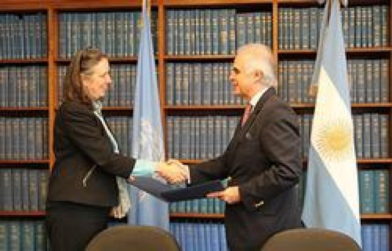 The Government of Argentina makes its first contribution to the Peacebuilding Fund The Government of Argentina makes its first contribution to the Peacebuilding Fund